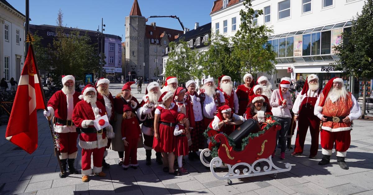 World Santa Congress brings Christmas cheer to the height of summer