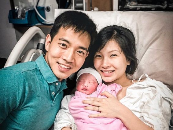 Good-looking Korean school principal delivers his baby at Pasir Ris roadside