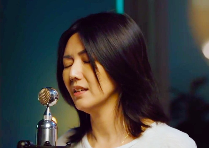 Stefanie Sun, barefooted and with tousled hair, springs surprise livestream on 20th anniversary of her debut