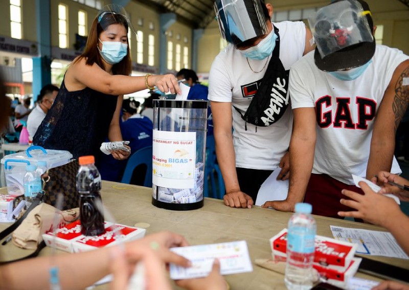 Philippines community raffles off bags of rice to boost vaccine drive