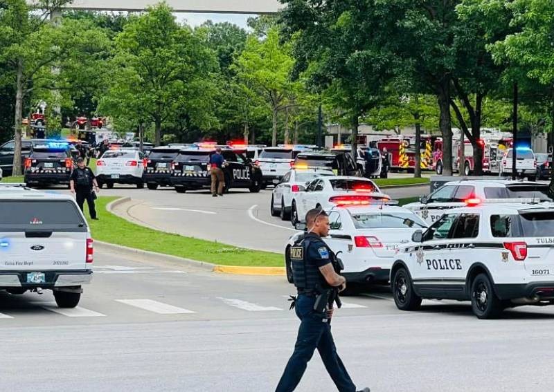 Gunman kills four in Oklahoma medical centre