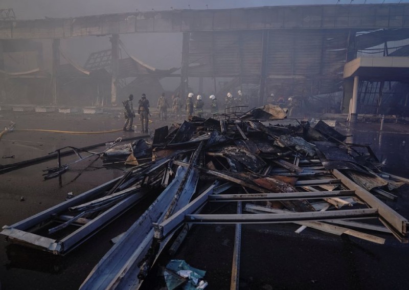 Rescuers dig for survivors after Russian missiles pound Ukrainian shopping mall
