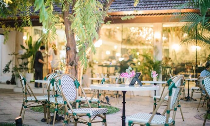 No outside food: Diner shocked by $50 fee for bringing cake to birthday dinner at Fort Canning Park restaurant