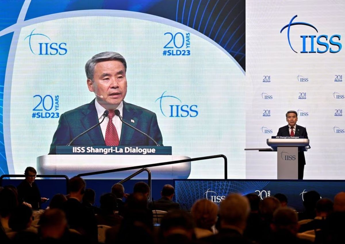 Japan, South Korea to speed up talks over pending military issues