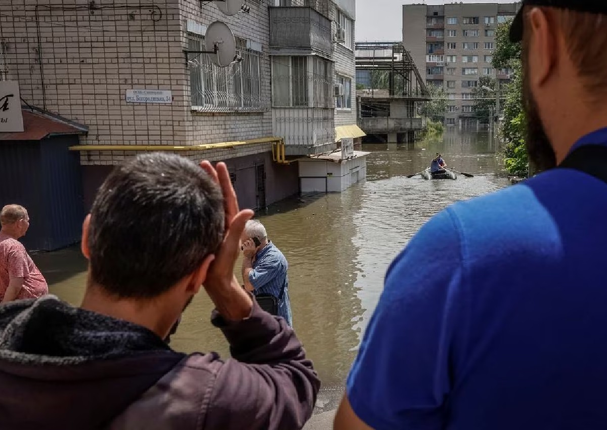 Ukrainians face homelessness, disease risk as floods crest from burst dam