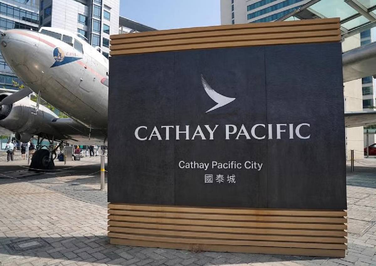 Cathay Pacific to hire cabin attendants from mainland China
