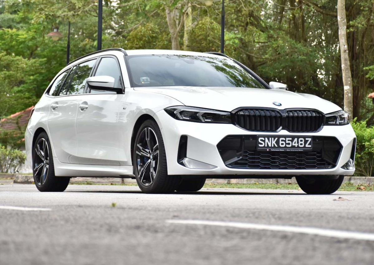 2023 BMW 330i Touring review: Space on the road