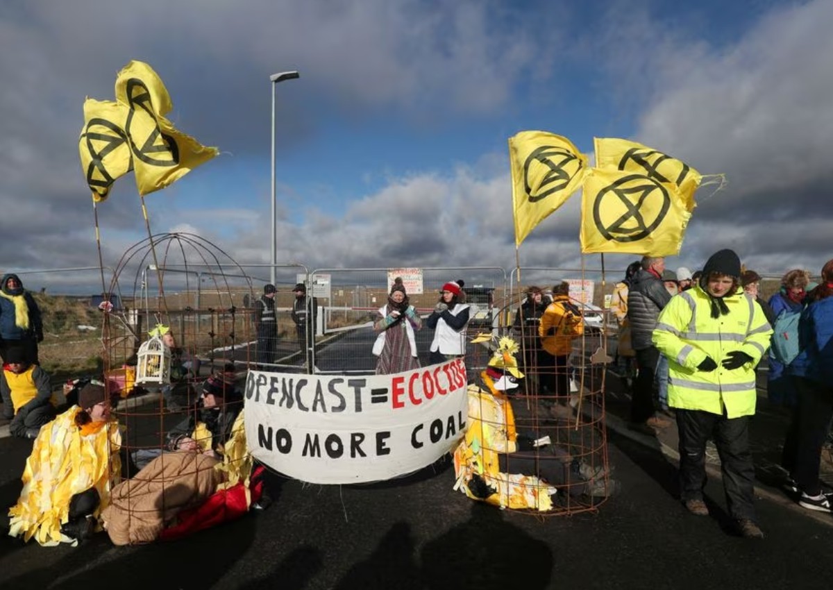 Britain loses status as global climate leader, advisers say