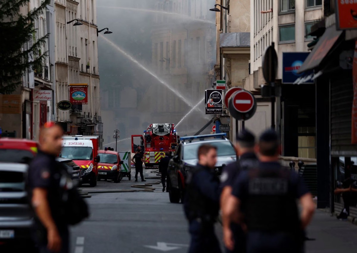 Paris blast: At least 37 hurt, sniffer dogs pick up scent under rubble
