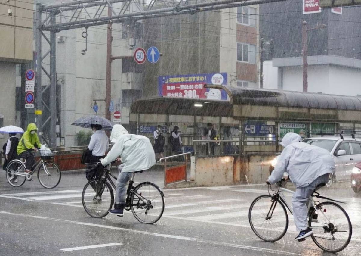 Japan slammed by torrential rain as typhoon nears