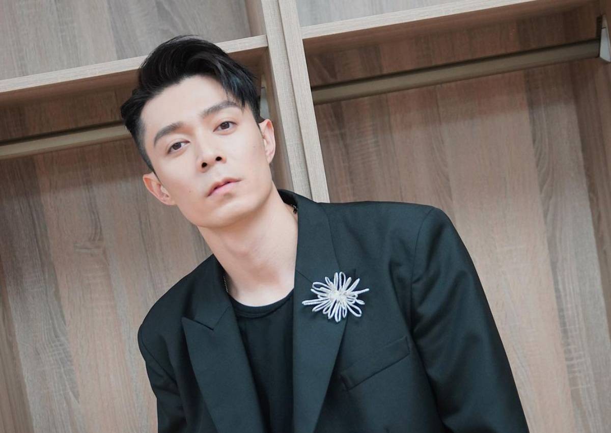 Hong Kong star Pakho Chau photographed in public shower, nudes leaked