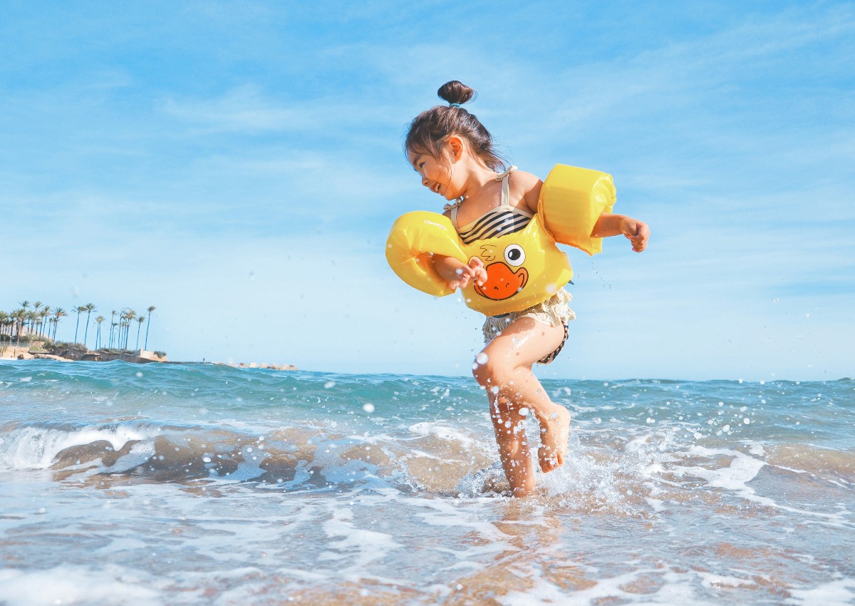 Traveling with tots? 4 ways to save when vacationing with children