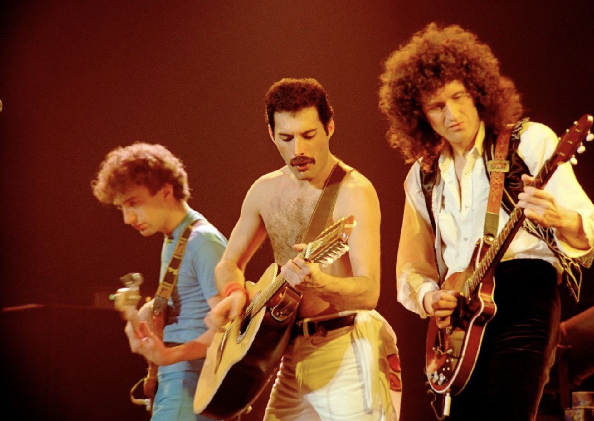 Queen reportedly agrees to $1.7b deal to sell music catalogue to Sony Music