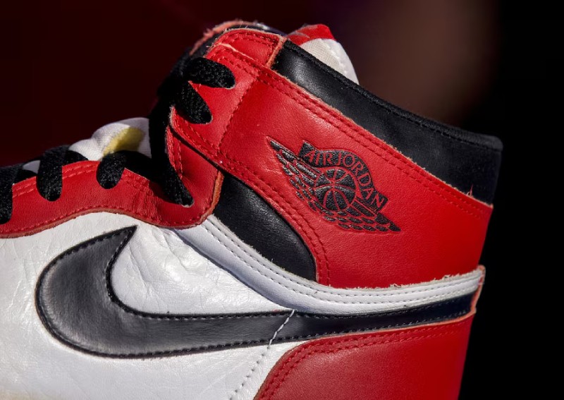 Nike plots $135 sneaker line as shares plunge in worst-ever drop