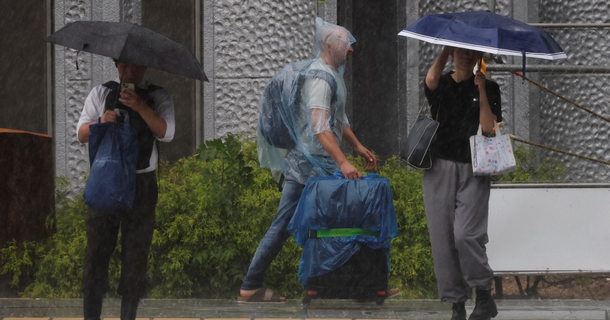 Tropical storm Jangmi batters Japan, cuts power to 60,000 homes
