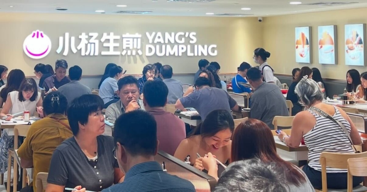 Shanghai's famous eatery Yang's Dumpling opens in Singapore, drawing crowd