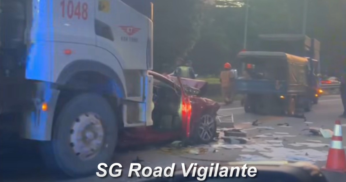 14 people taken to hospital after 5-vehicle crash on PIE