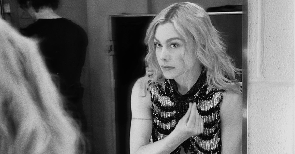 Phoebe Bridgers bans phones from her new concert tour