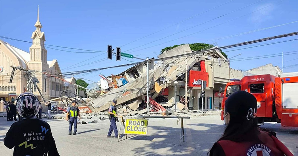 Strong 7.8 magnitude earthquake strikes Mindanao, triggers tsunami alert