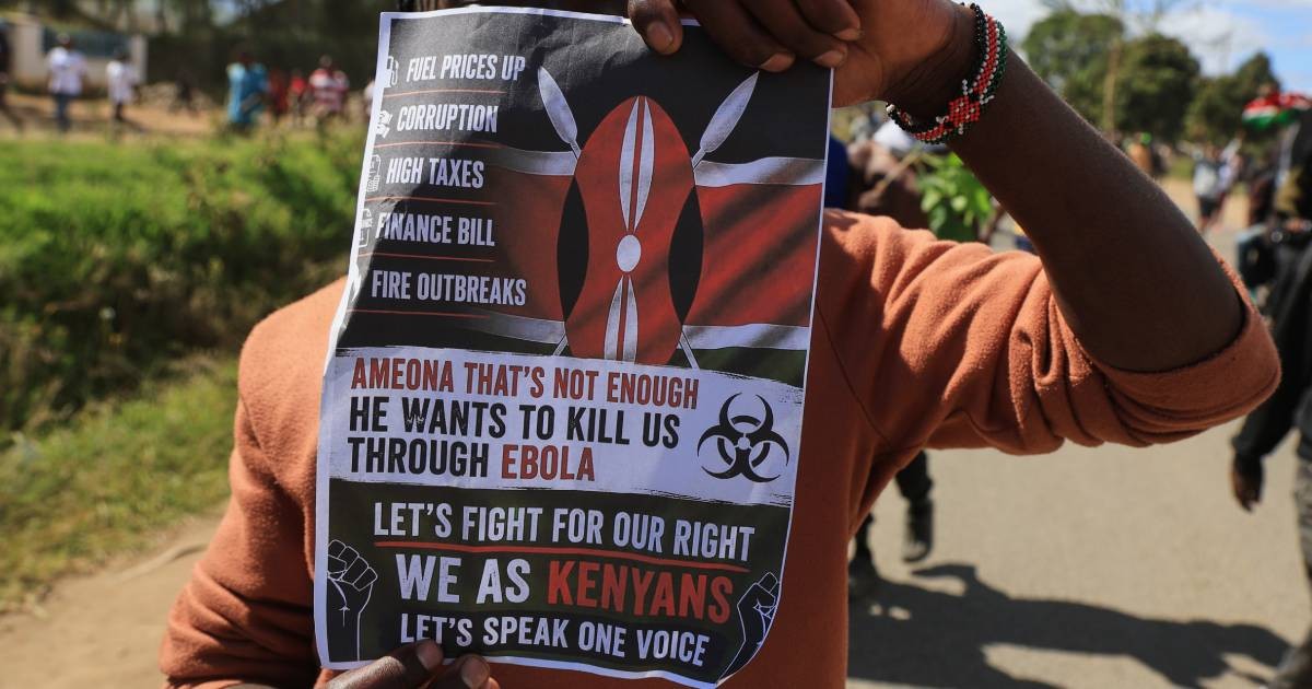 Kenyan president defends US Ebola quarantine centre amid protests