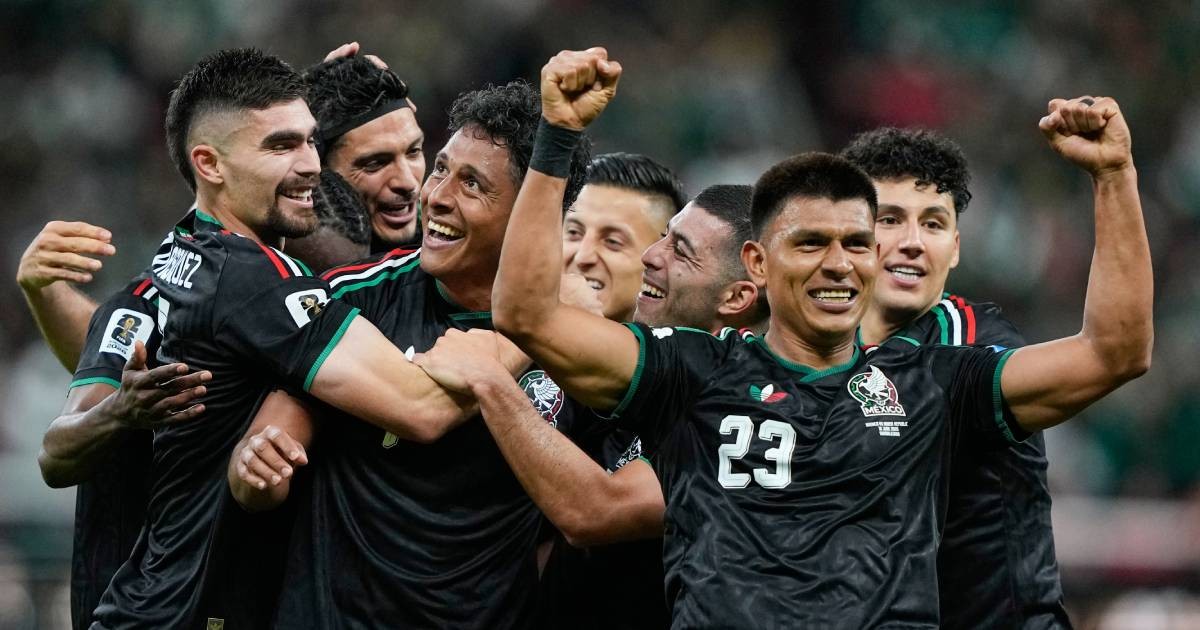 Mexico becomes first country to reach knockout stage of World Cup, beating South Korea 1-0
