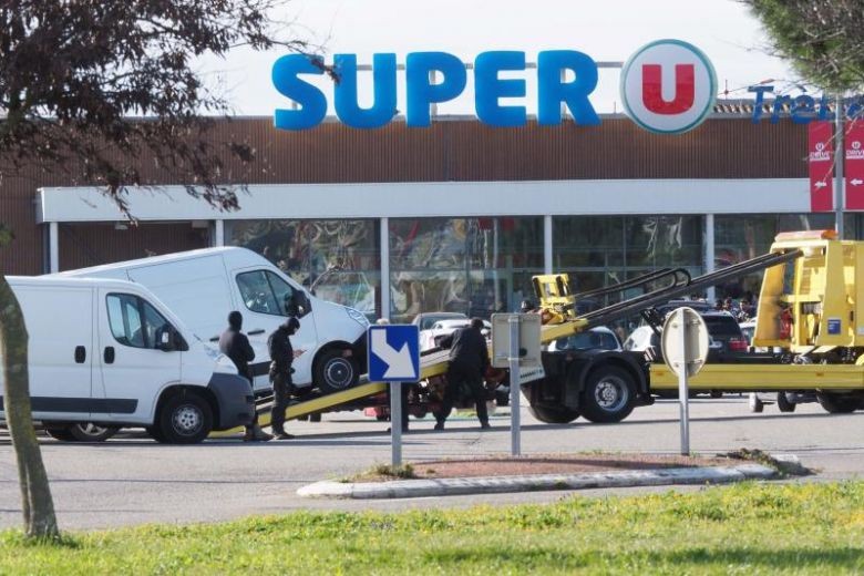 'Heroic' French cop shot after swopping himself for hostage: Minister