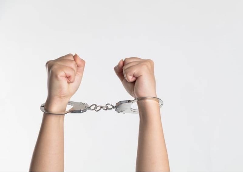 Man runs off with 2 Rolex watches worth $44k while meeting seller