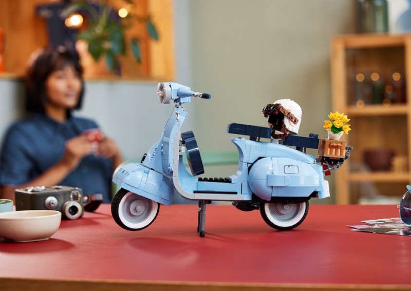 Lego reveals new retrolicious Vespa 125 set