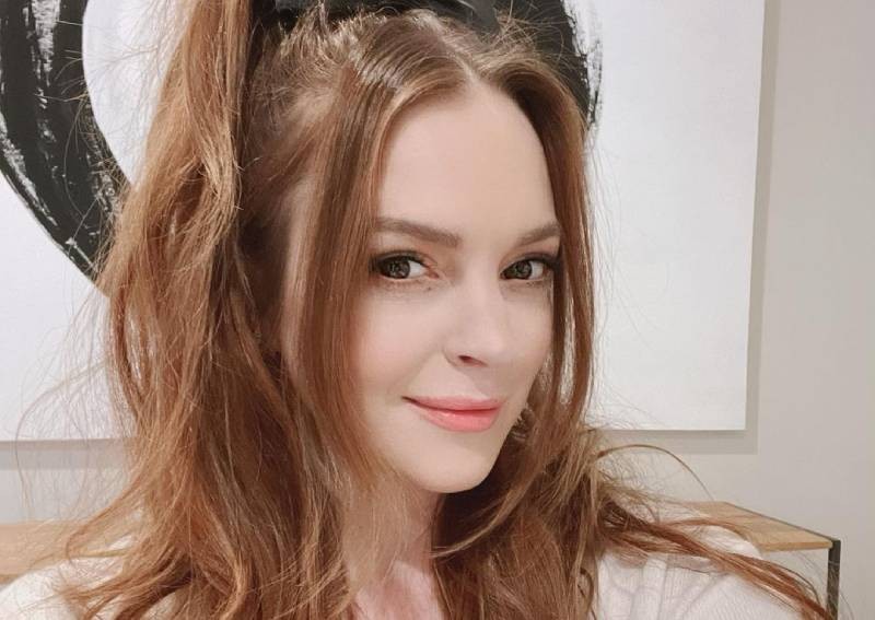 Lindsay Lohan signs 2-movie deal with Netflix