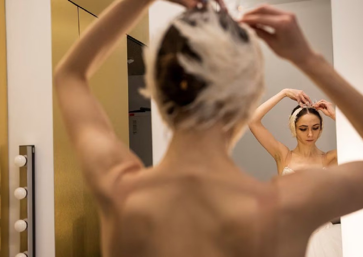 Ukrainian ballerina uprooted by war flies high again in Swan Lake