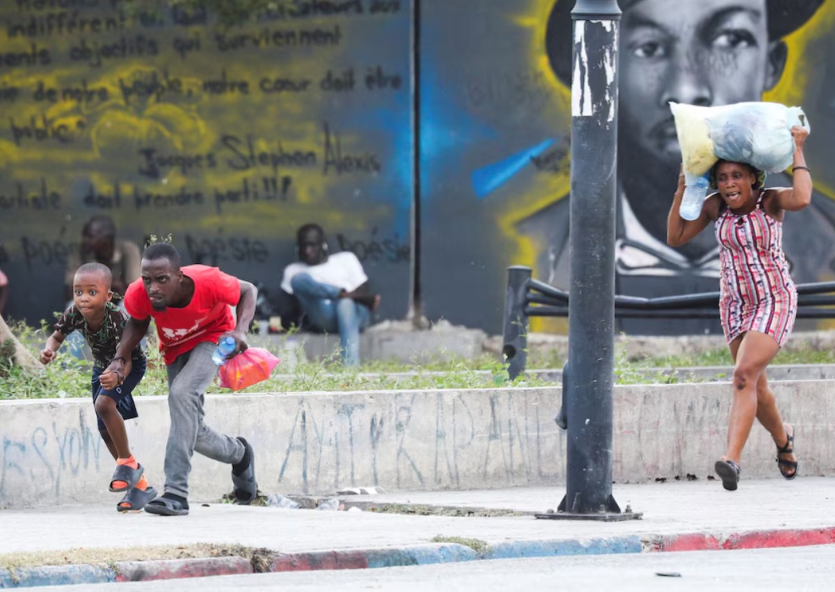 Hundreds of rights groups urge US to stop deporting Haitians fleeing gang war