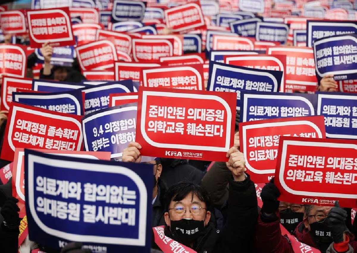 South Korea to start legal action against doctors over walkout