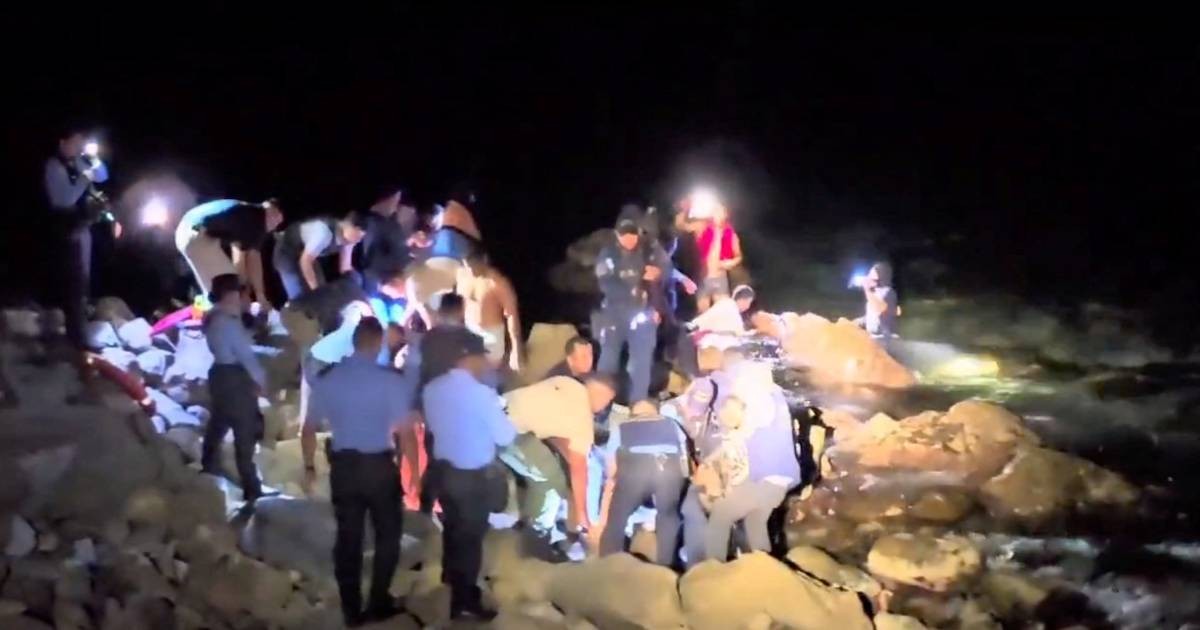 At least 12 dead after Honduras plane crashes into the water after takeoff