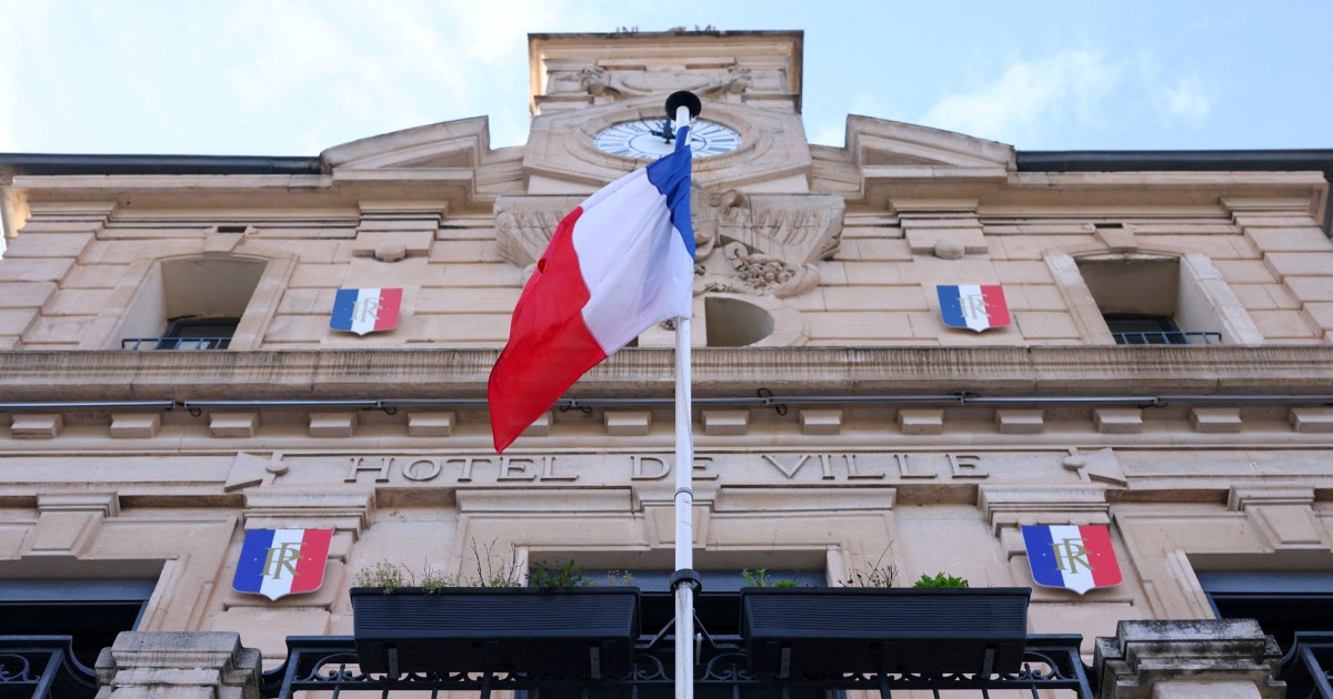 French mayoral elections gauge far-right strength before presidential ballot
