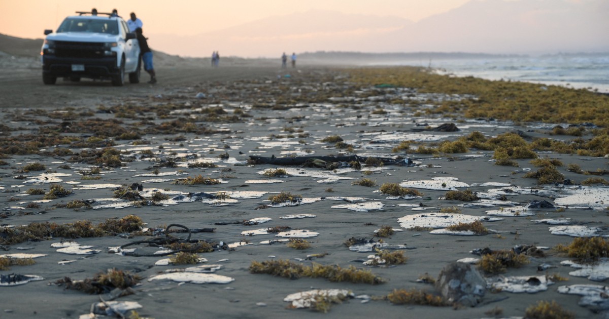 Mexico's coastal communities fear more crude contamination as spill source unclear