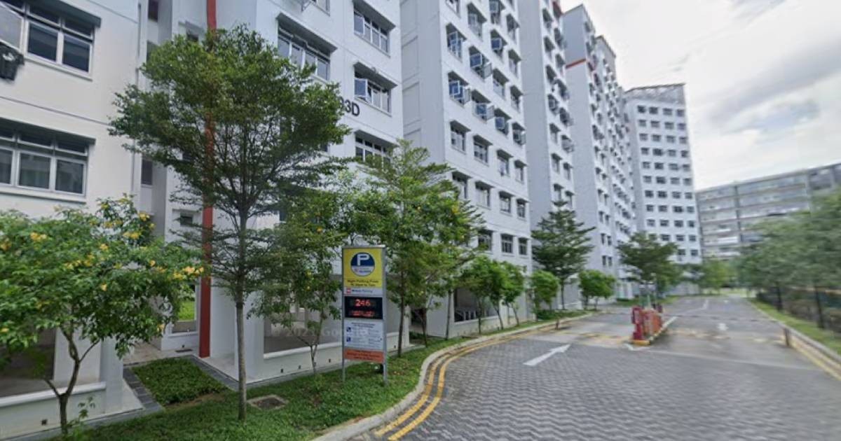 Daily roundup: 2 taken to hospital after PMD catches fire outside Woodlands HDB flat; owner denies battery caused blaze — and other top stories today