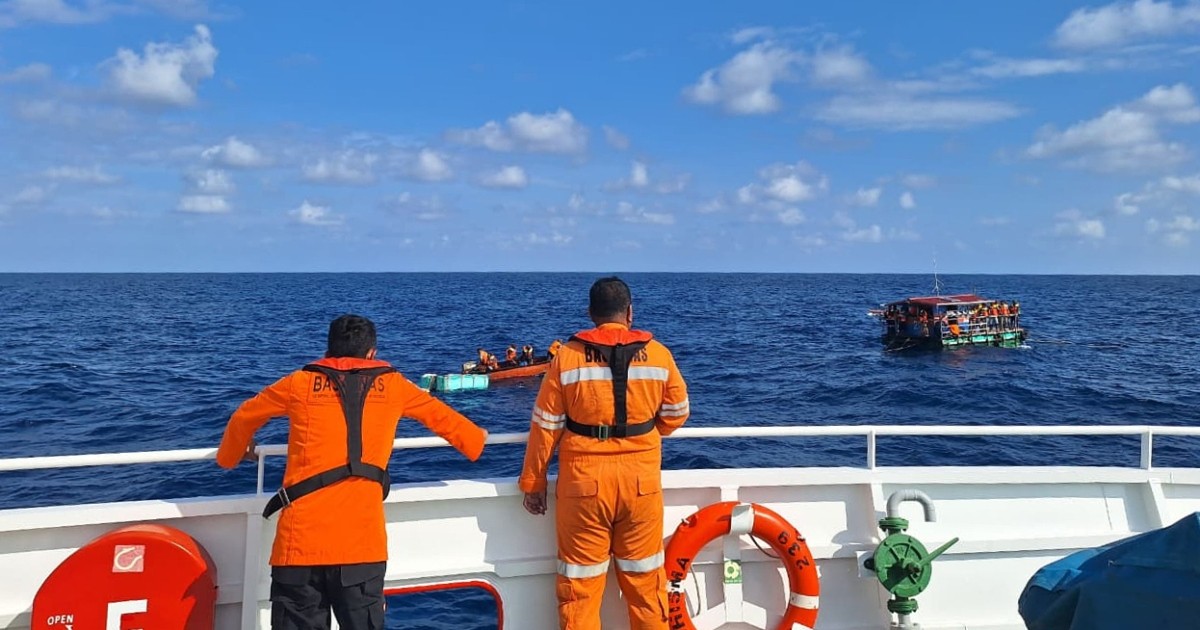 Rescuers find 21 people on raft drifting in Indonesian waters after their boat sinks