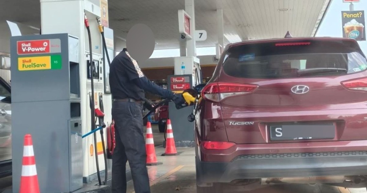 Man caught on video pumping Ron95 into Singapore-registered car in JB