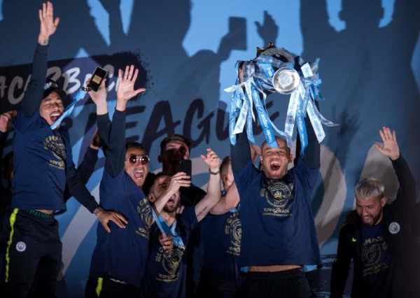 Manchester City win thrilling title race, break Liverpool hearts
