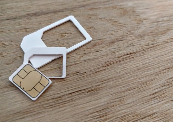 Should I buy prepaid SIM card when I travel or pay for data roaming?