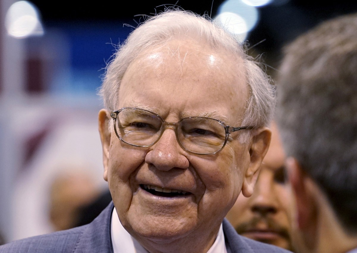 Warren Buffett appears to fault Trump, laments deals dearth in Berkshire letter