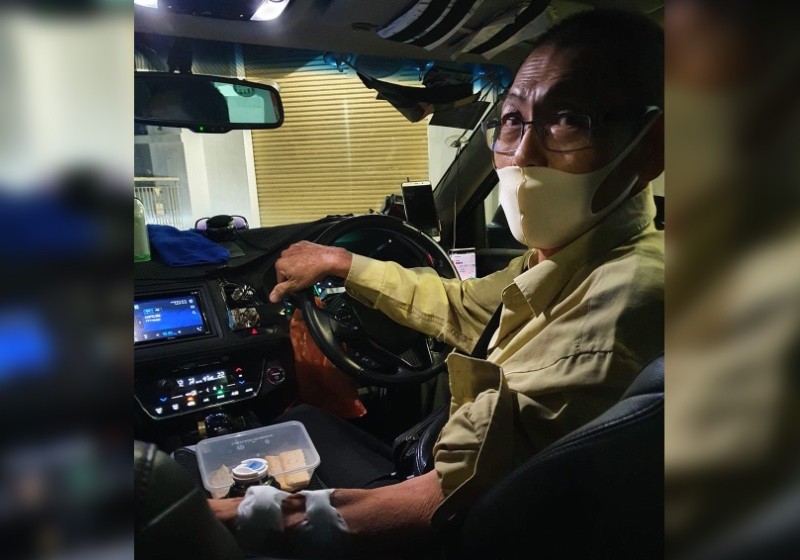 Netizens inspired by Ryde driver who works up to 12 hours a day despite chronic kidney failure