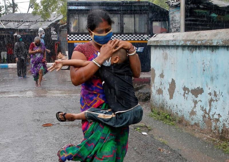 Cyclone kills 14 in India, Bangladesh leaving trail of destruction