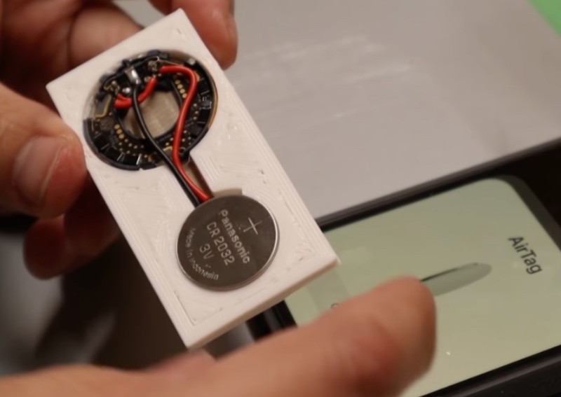 Man turns his AirTag into a card that fits in wallets
