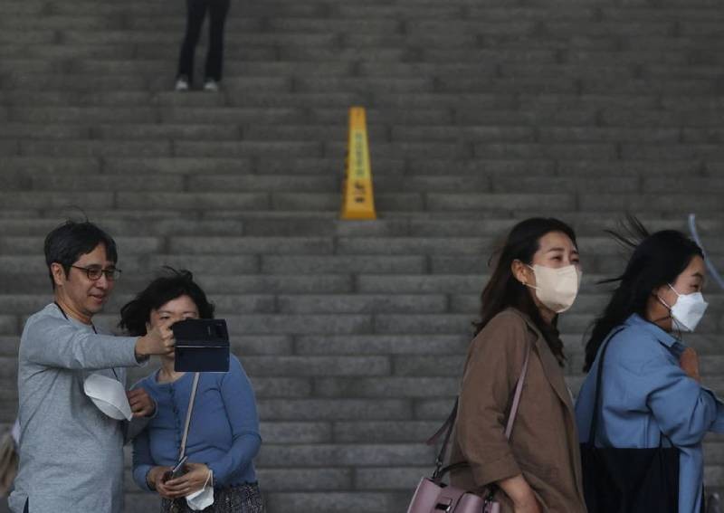 South Korea drops outdoor mask rule but many prefer to keep them on