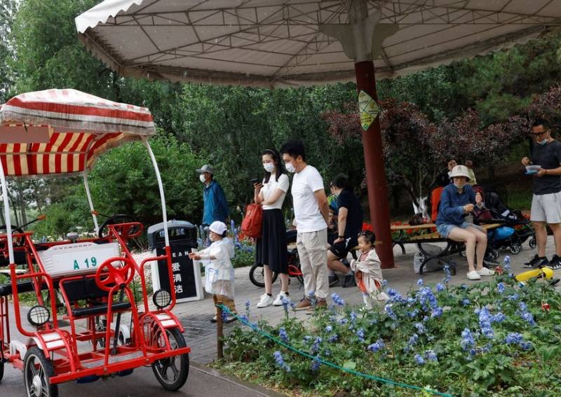 Shanghai to lift 'unreasonable' curbs on firms, Beijing eases restrictions