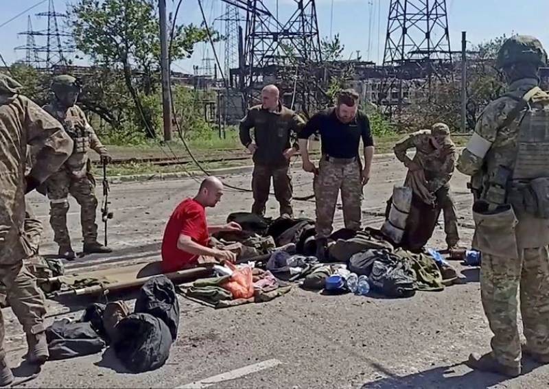 More Ukraine fighters surrendering in Mariupol, Russia says