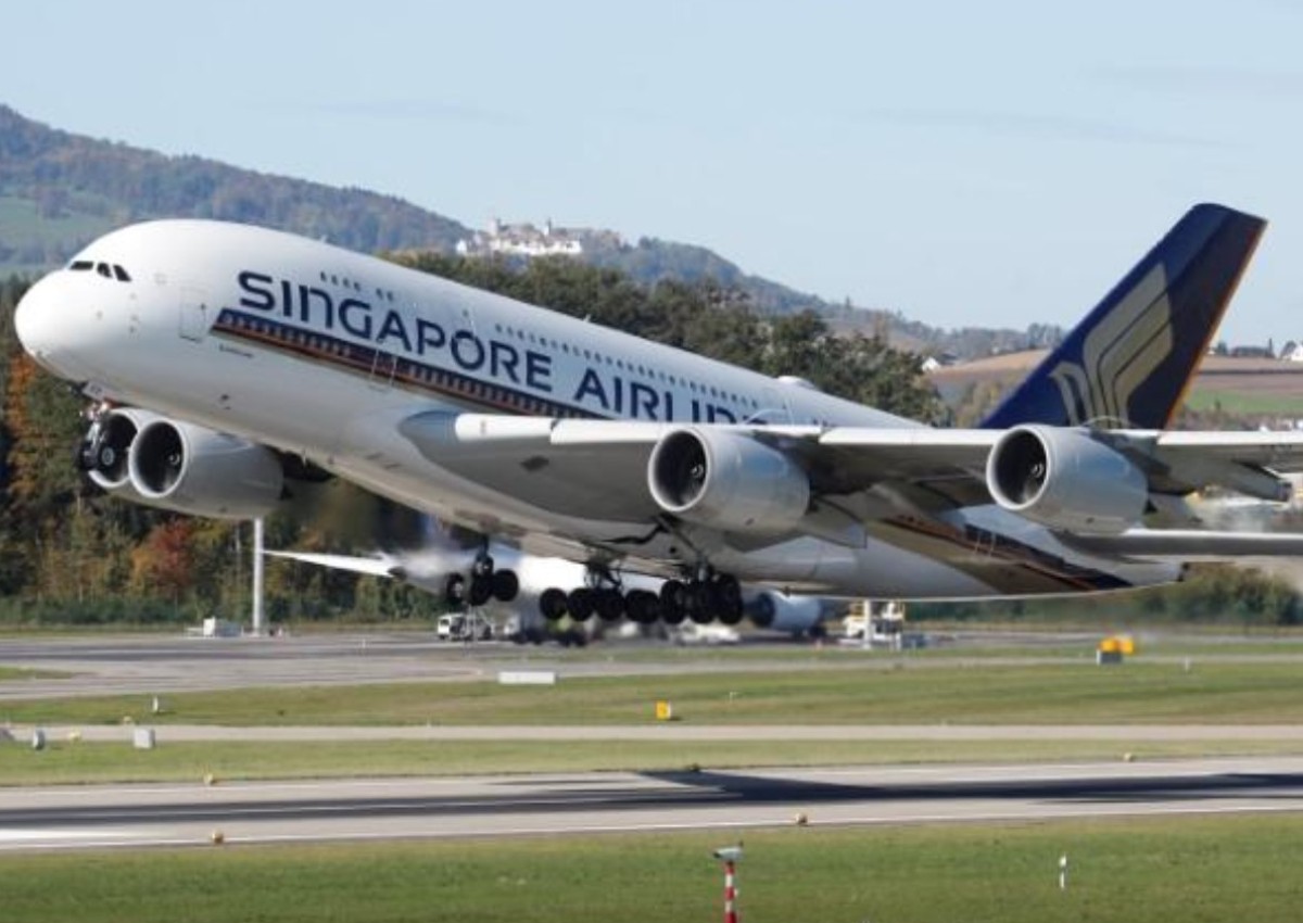 Singapore Airlines swings to record profit, says year off to strong start
