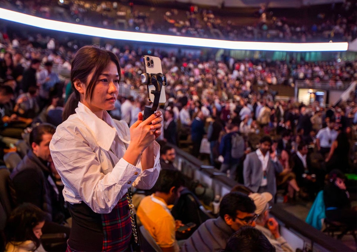 Buffett says Apple is Berkshire portfolio's best business