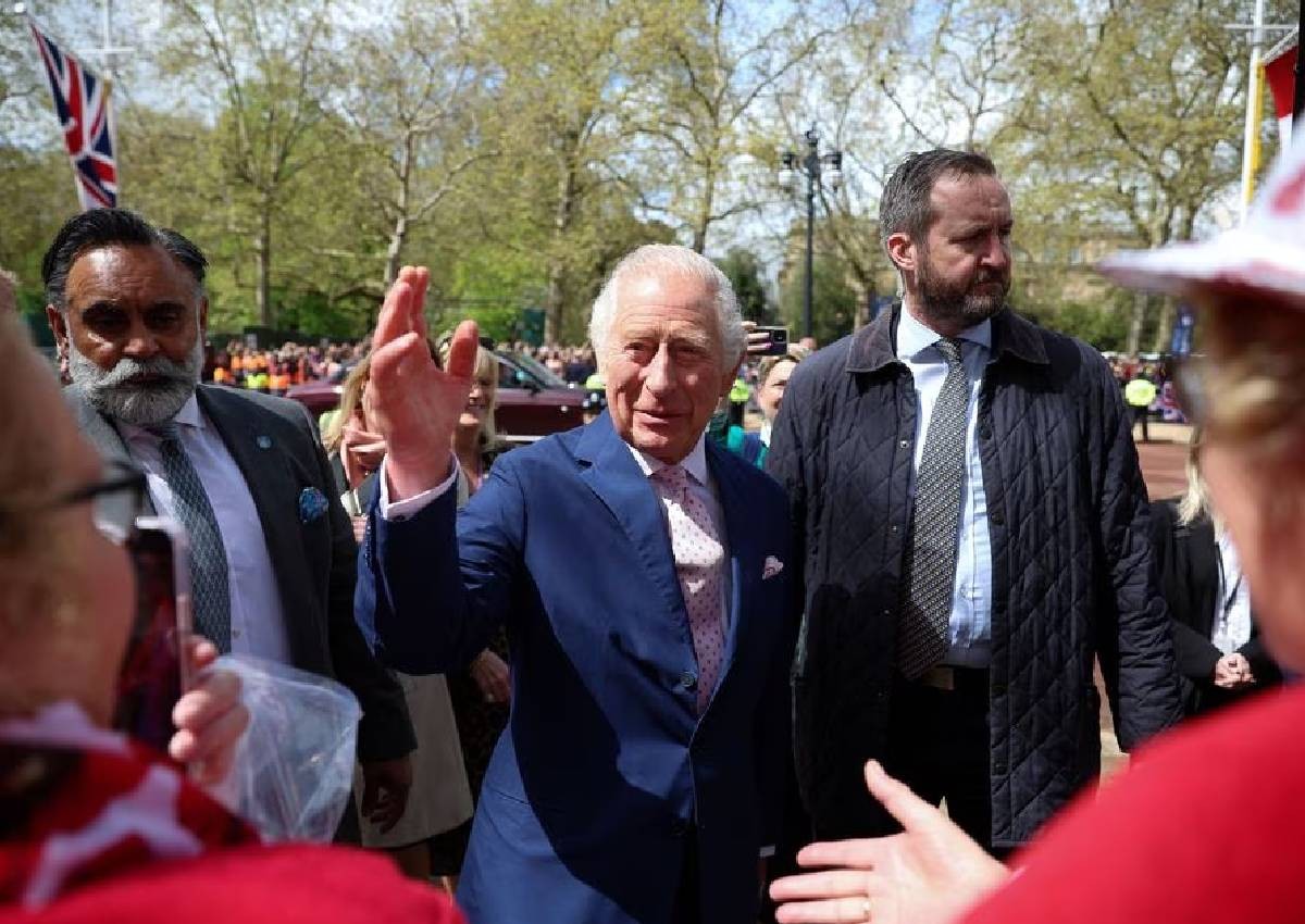 King Charles and royals greet well-wishers ahead of coronation